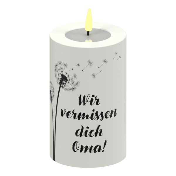 Goodtimes LED Stumpenkerze Weiß Pusteblume "Wir vermissen dich Oma!"